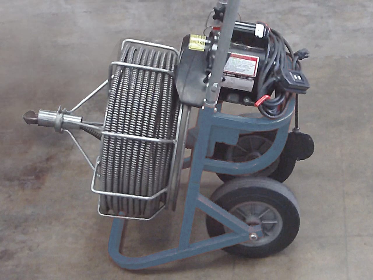 Electric drain-cleaning machine and its cable drum